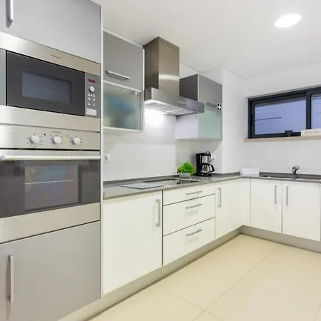 Modern And Bright With Great Views! Apartamento