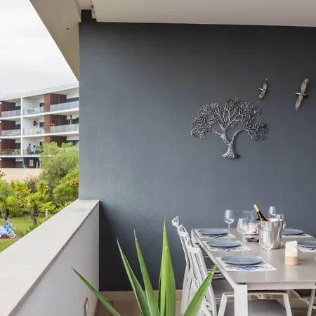 Modern And Bright With Great Views! Apartamento *